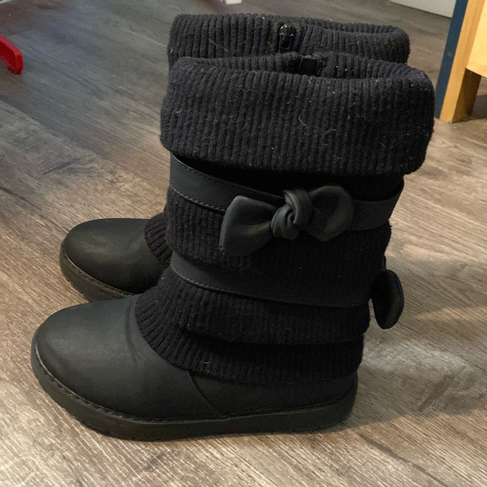 Dream Pairs, Girls size 2 fur lined boots. So sweet!